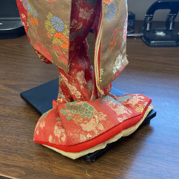 Vintage geisha doll on stand - Picture 6 of 7